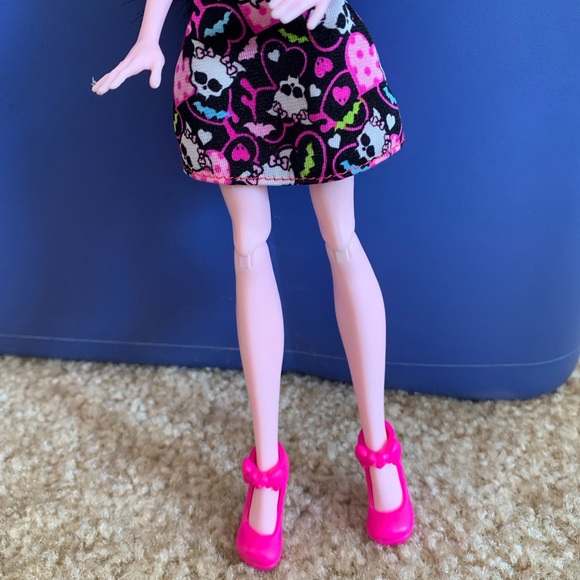 MONSTER HIGH DRACULAURA DOLL - Picture 4 of 6